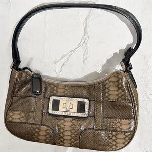 GUESS Snakeskin Embossed Shoulder Bag – Y2K Rhinestone Logo Plate